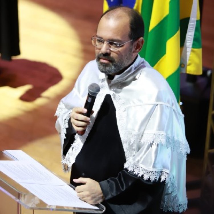 Antonio Cruvinel assume segundo mandato como reitor da UEG