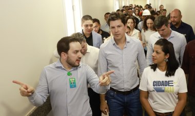 Daniel Vilela vistoria obras do Hospital Estadual de Formosa