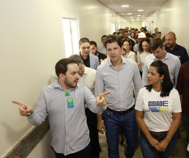Daniel Vilela vistoria obras do Hospital Estadual de Formosa