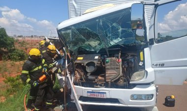 Acidente na GO-430 deixa passageiros de caminhão feridos em Formosa