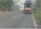 Falha mecânica em cegonheiro mobiliza atenção na BR-020, entre Simolândia e Posse