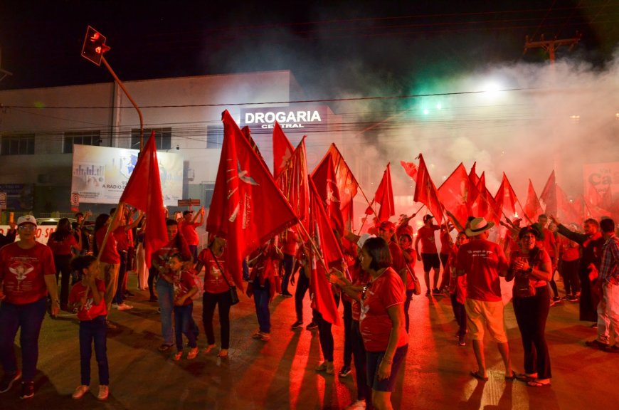 Com apresentação de Colo de Deus, Festa do Divino Espírito Santo reúne milhares de fiéis em Formosa