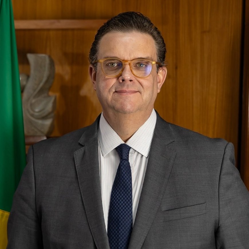 Governo trabalha para zerar fila do INSS até o fim de 2026, diz ministro
