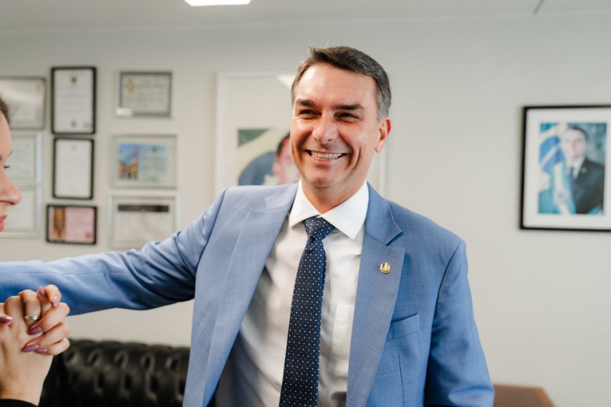 Flávio Bolsonaro rebate Lula após falas sobre classificação do PCC e CV como terroristas pelos EUA