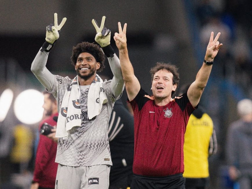 Corinthians reage, vira sobre o Grêmio em Porto Alegre e sobe na tabela do Brasileirão