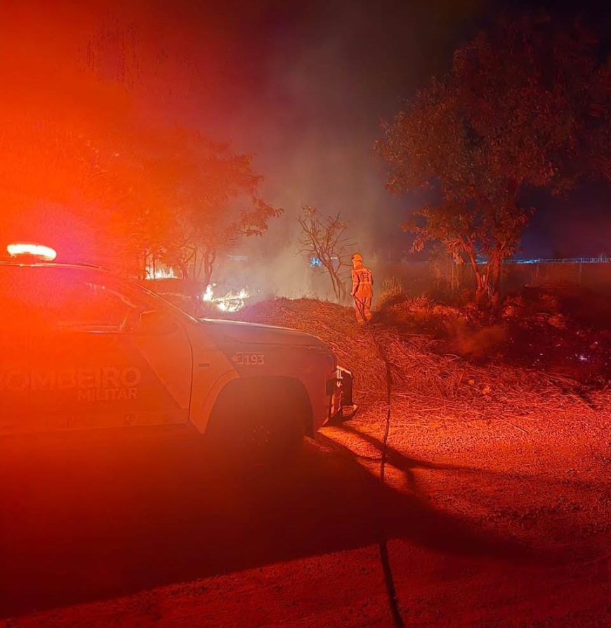Corpo de Bombeiros controla incêndio em vegetação no Bairro Formosinha em Formosa