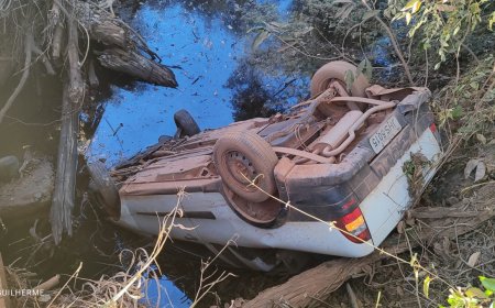 Carro cai de ponte em estrada rural de Formosa e dois idosos ficam feridos
