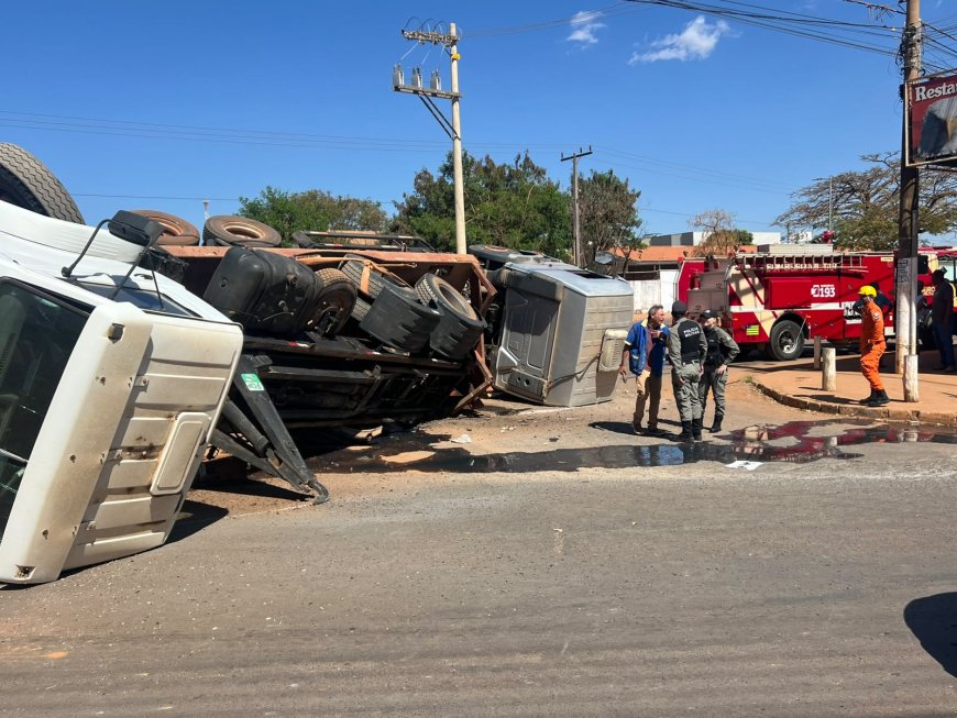 Caminhão tomba na Avenida Brasília, em Formosa