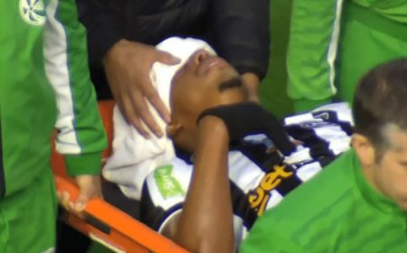 Atacante do Athletic sofre trauma cranioencefálico e deixa jogo de ambulância