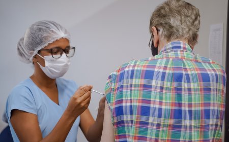 Goiás inicia distribuição da vacina Pneumo 20 para idosos com 85 anos ou mais