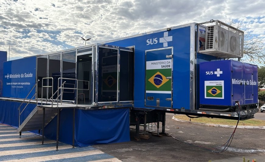Representantes do Ministério da Saúde visitam carreta de exames de imagem em Rio Verde (GO)