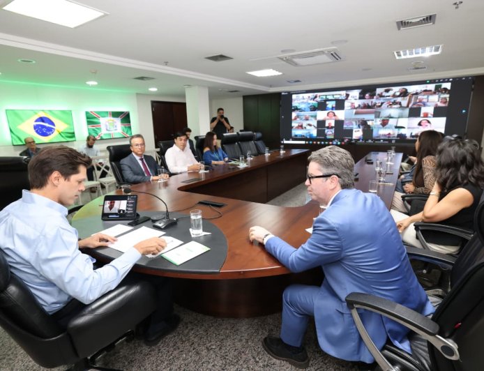 Daniel Vilela mobiliza prefeitos para conter avanço da dengue, zika e chikungunya em Goiás