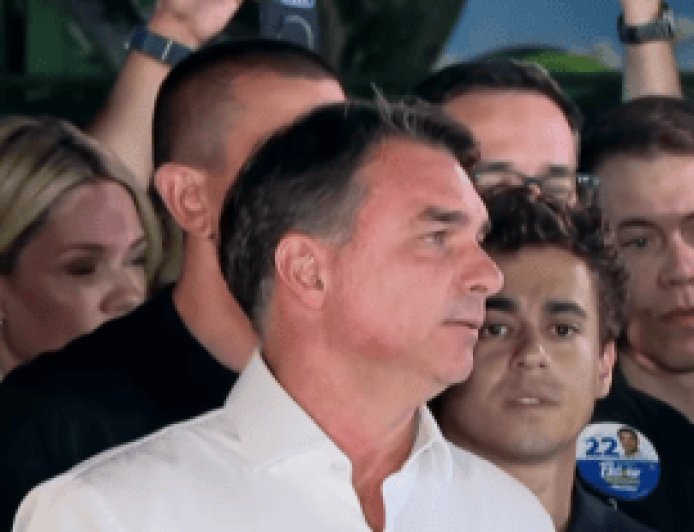 Flávio Bolsonaro anuncia pedido de anulação da eleição após derrota para Lula
