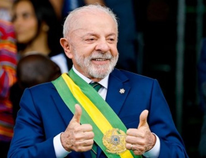Lula é reeleito presidente do Brasil e garante quarto mandato após virada no segundo turno
